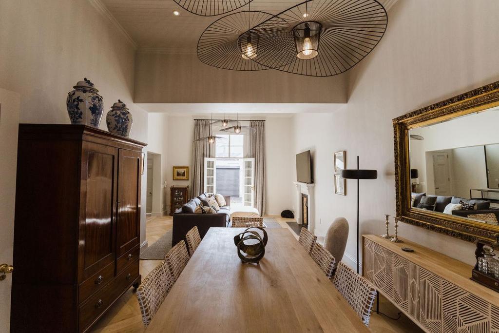 Villa Immaculately Styled And Positioned With Pool & Bar