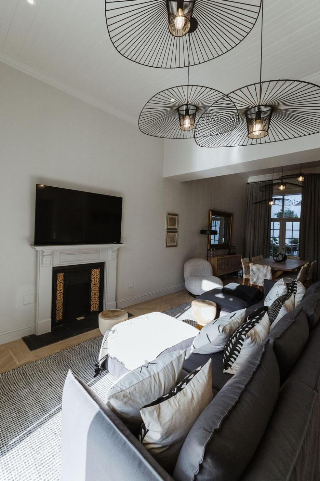 Immaculately Styled And Positioned With Pool & Bar