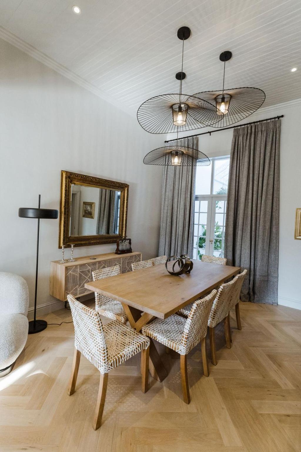 Immaculately Styled And Positioned With Pool & Bar *