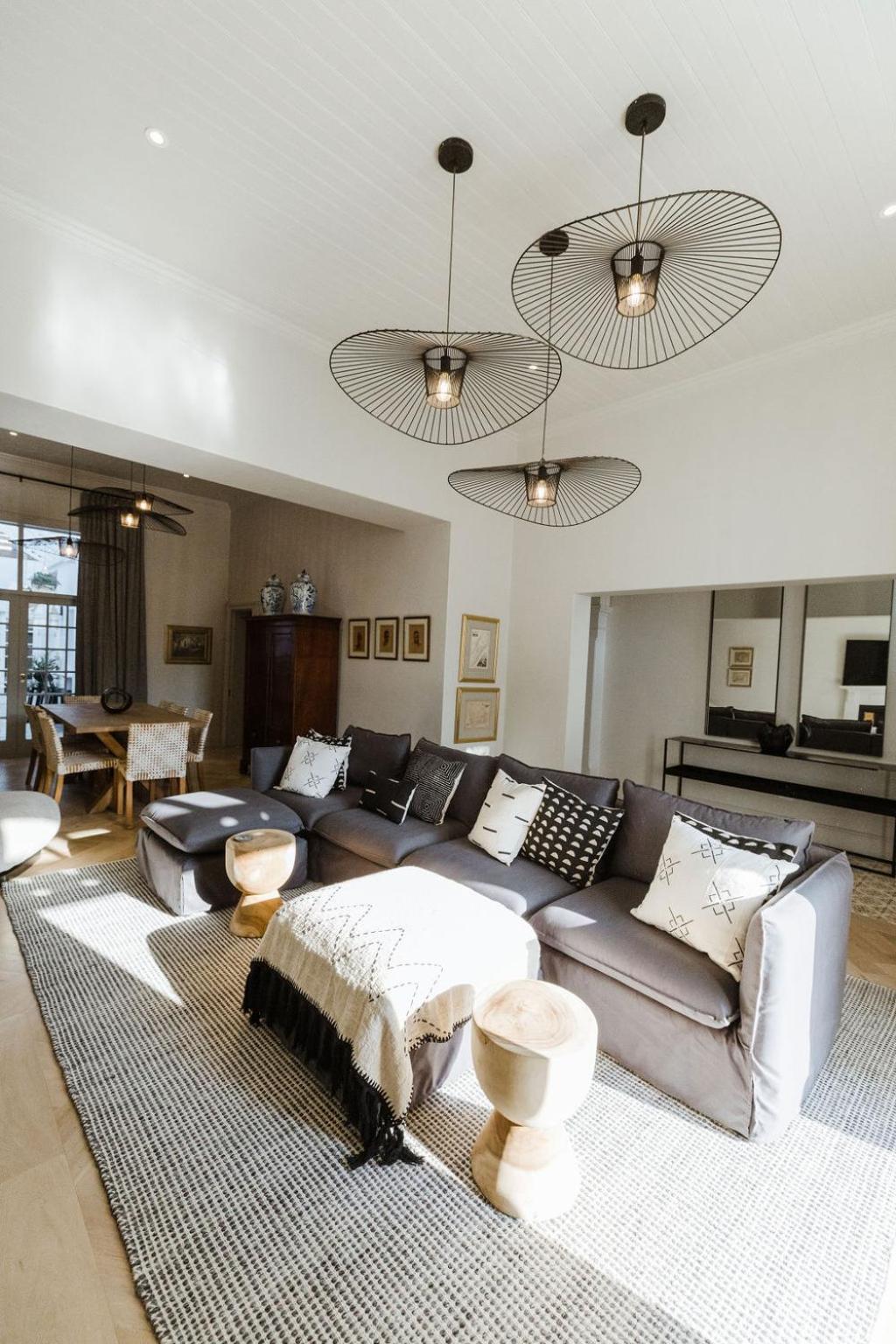 Villa Immaculately Styled And Positioned With Pool & Bar *