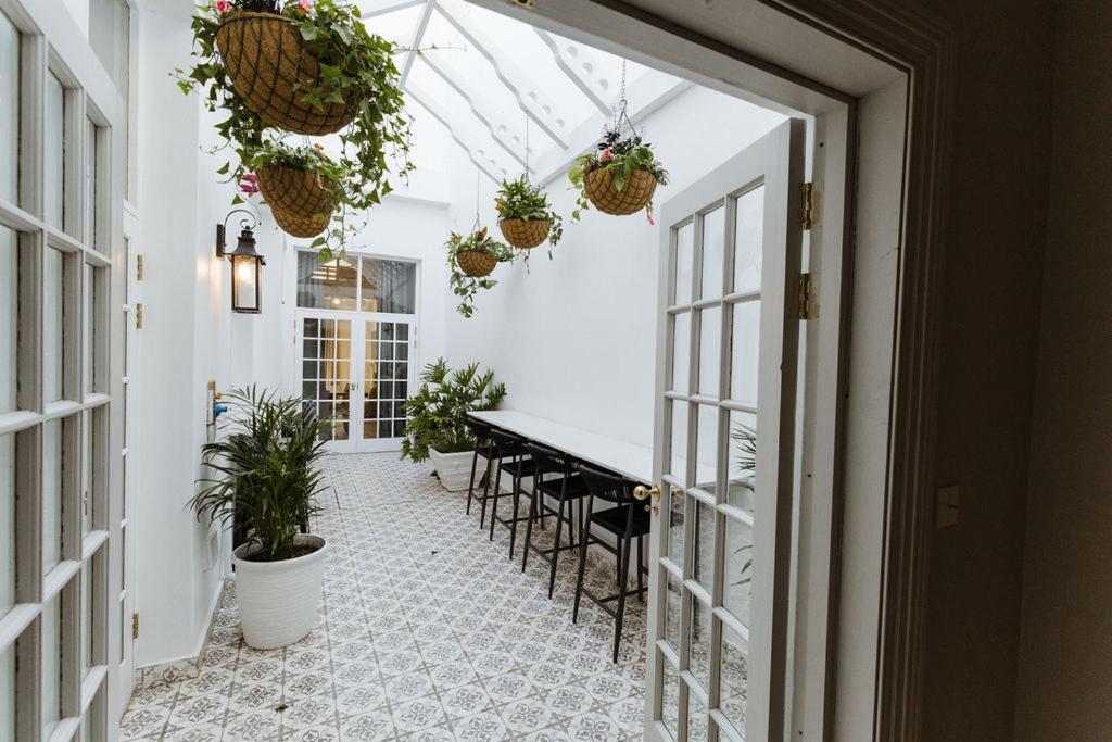 Immaculately Styled And Positioned With Pool & Bar *