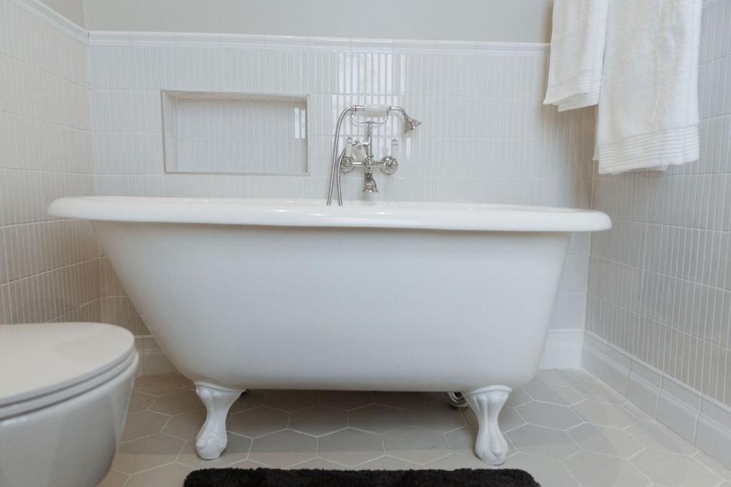 Immaculately Styled And Positioned With Pool & Bar Villa Cape Town