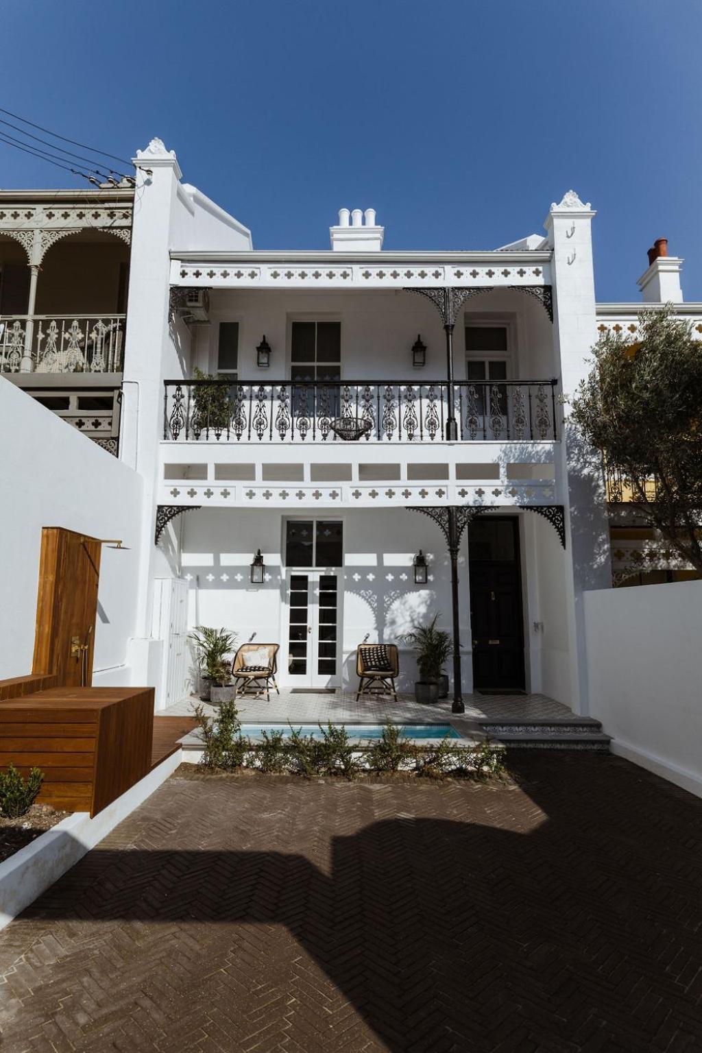 Immaculately Styled And Positioned With Pool & Bar