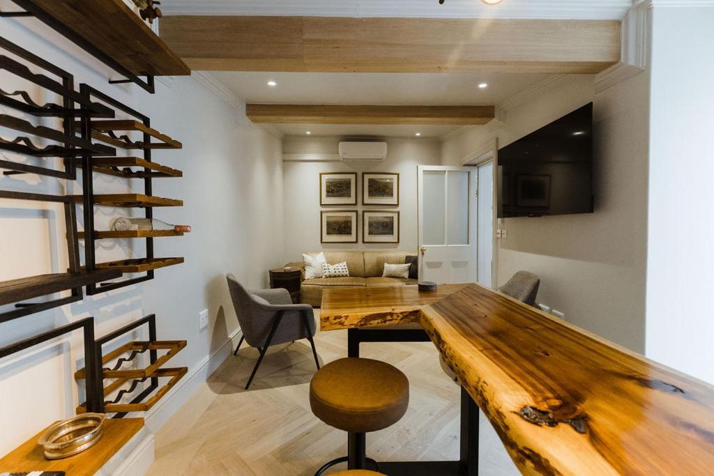 Villa Immaculately Styled And Positioned With Pool & Bar