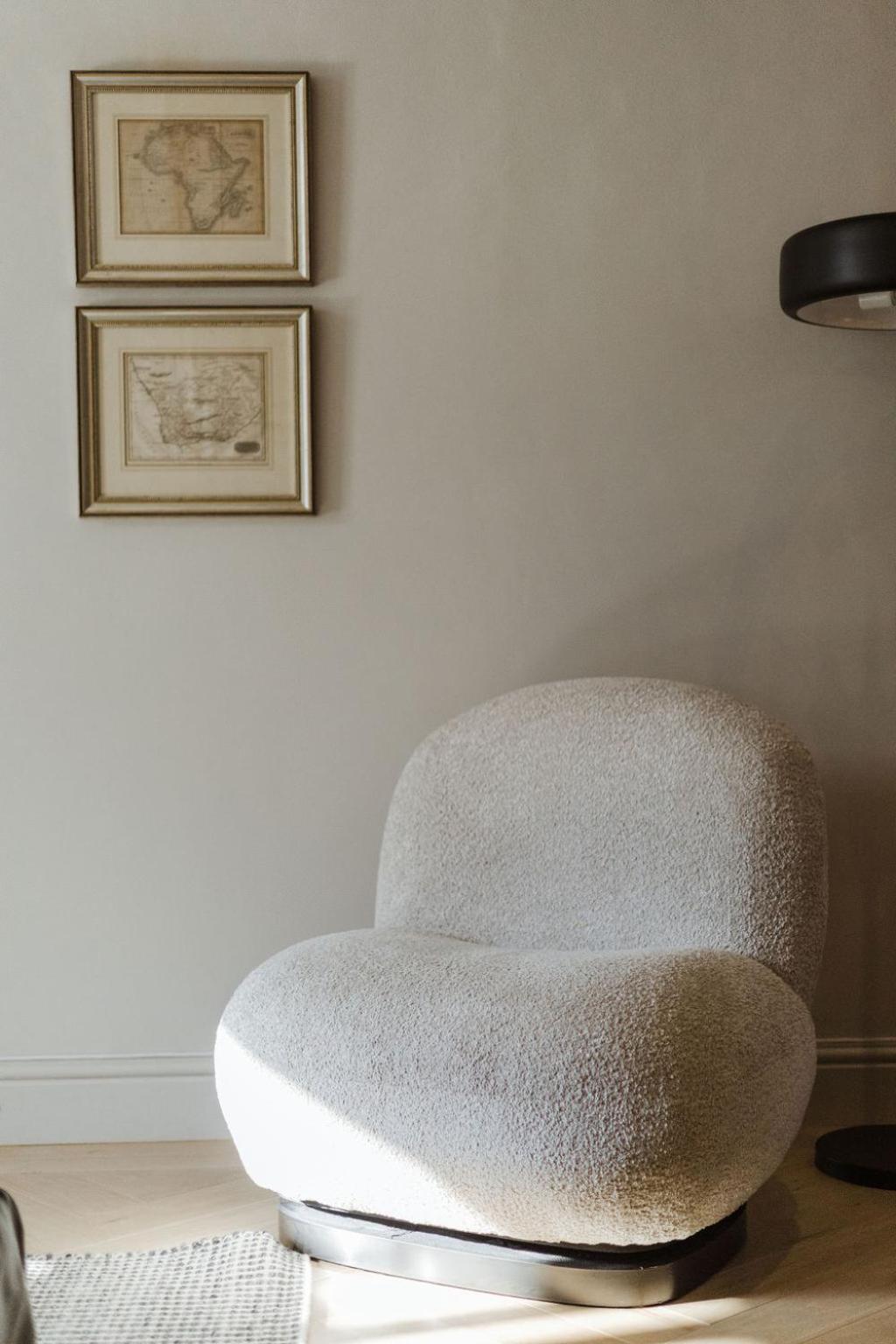Immaculately Styled And Positioned With Pool & Bar * Cape Town