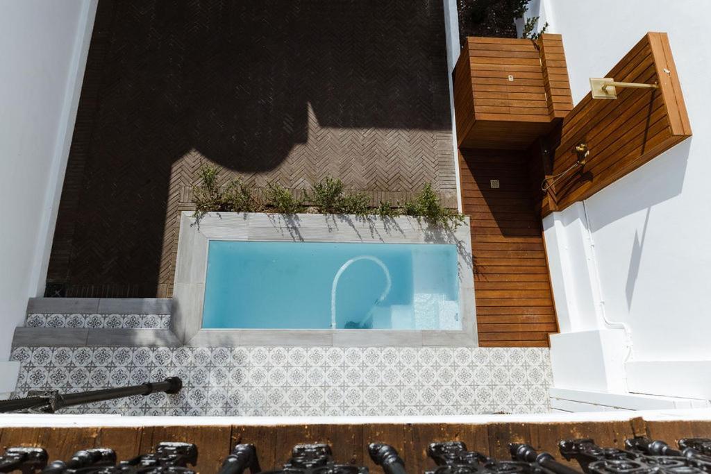 Villa Immaculately Styled And Positioned With Pool & Bar *